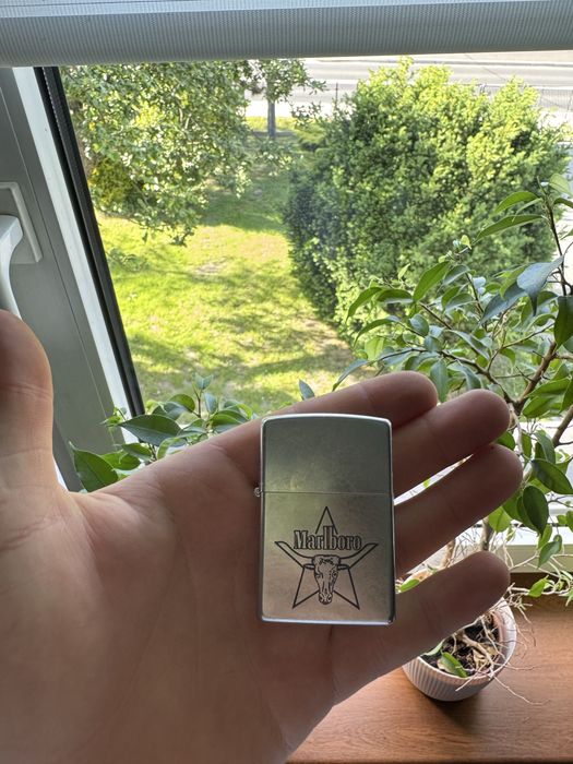 zapalniczka marlboro