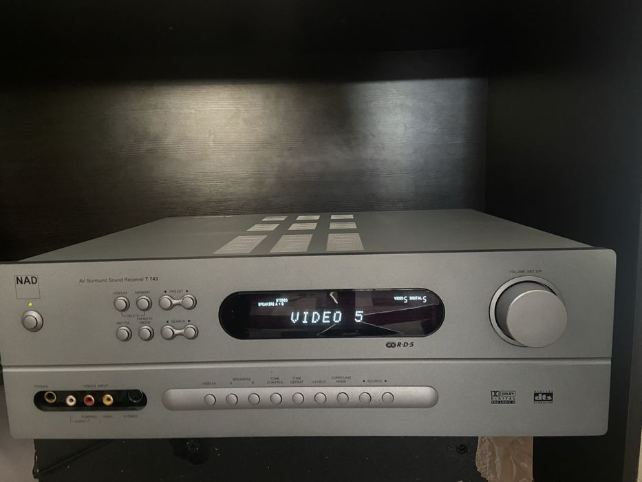 Amplituner NAD T 743
