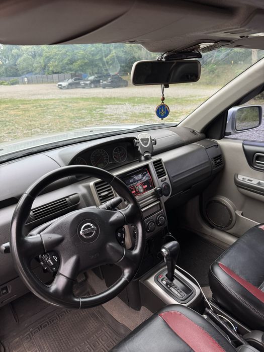 Продам Нісан т 30 2005 р автомат ,2,5 газ /бенз