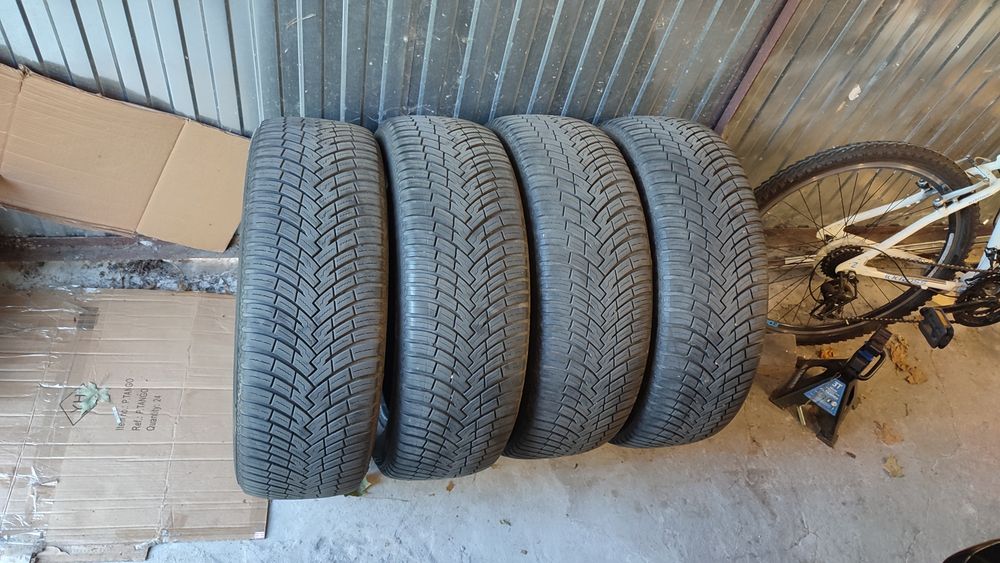 Opony wielosezonowe Pirelli Cinturato All Season SF2  DOT 2022 225 55 R19.