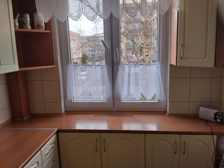 Zestaw mebli kuchennych ,zlew,kuchenka pod zabudowę ,pochłaniacz .