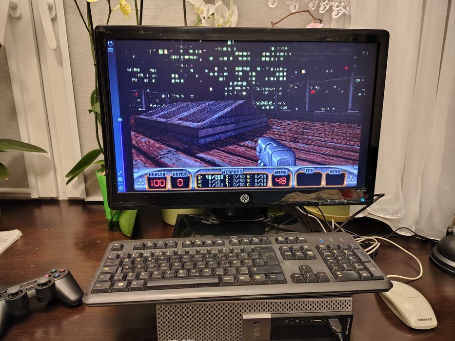 Zestaw Komputerowy 4GB 250GB LCD 22 Commodore OS (retro gry) + Pad