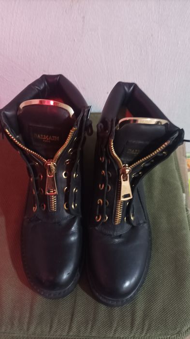 Продаються жіночі ботінки бренд Balmain