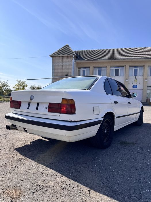 bmw e34. m50b20.