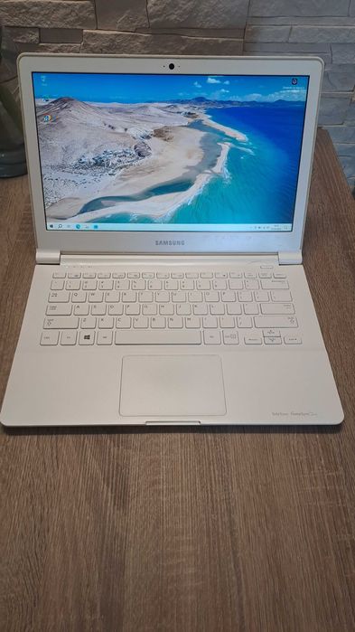 Laptop Samsung 905U SSD 128GB 4GB Ram 4 X 1,4 GHz Radeon HD 8250