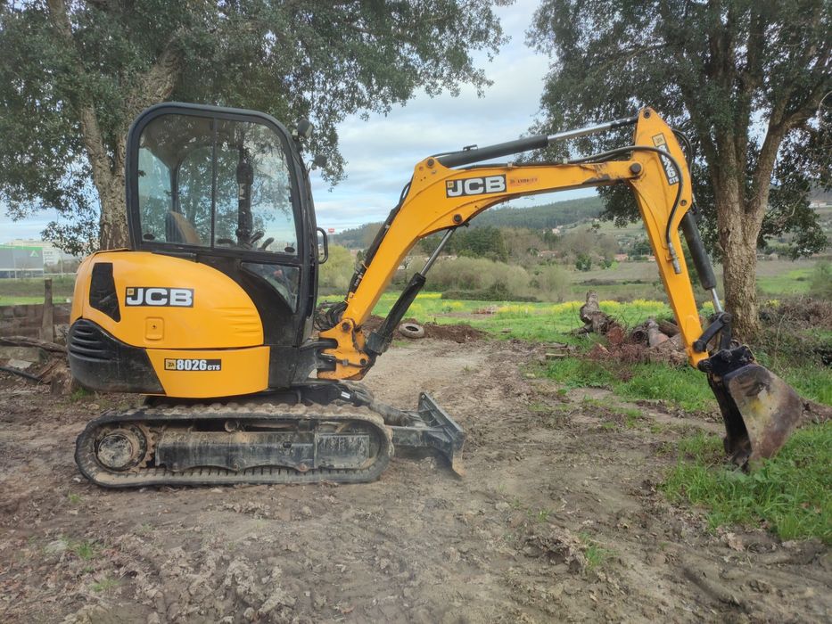 Mini Giratória _ JCB 8026