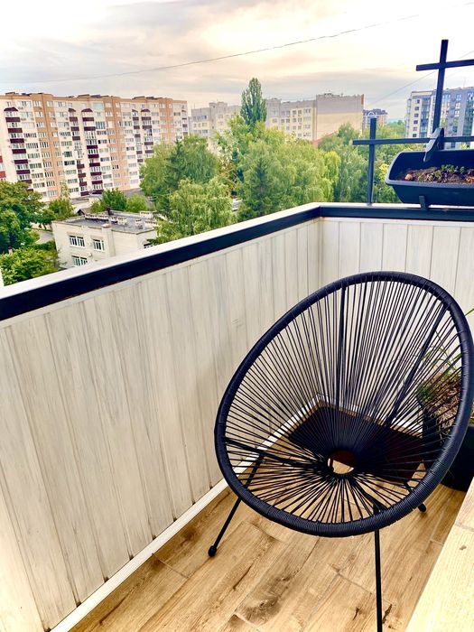 НОВА простора квартира подобово, Центр