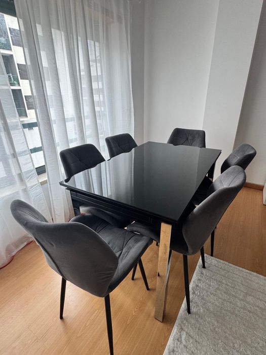 Mesa de jantar com 6 cadeiras