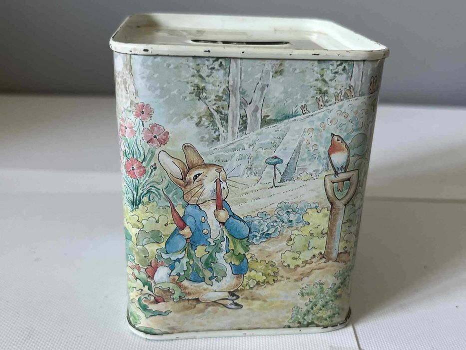 Stara puszka skarbonka metalowa Peter Rabbit Beatrix Potter 2006