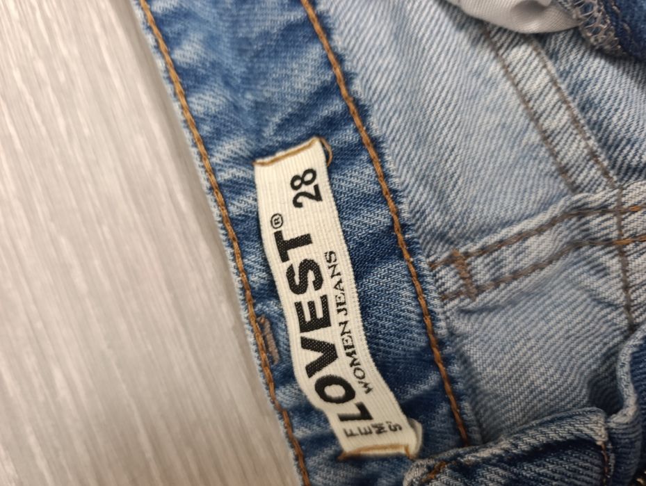 Крутые джинсы на девушку