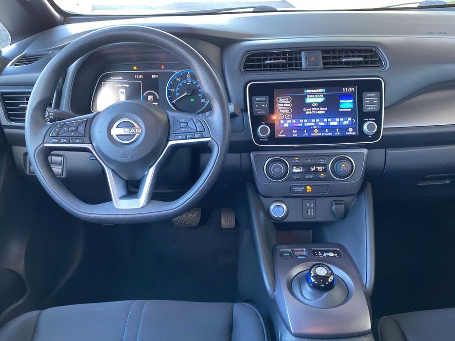 Nissan LEAF      2023