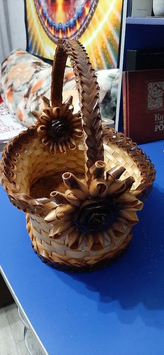 Плетённая корзинка из лозы