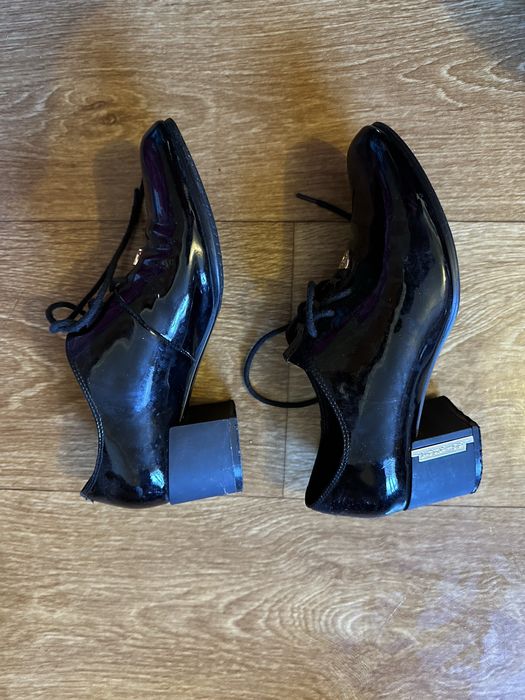 Лакові жіночі черевички