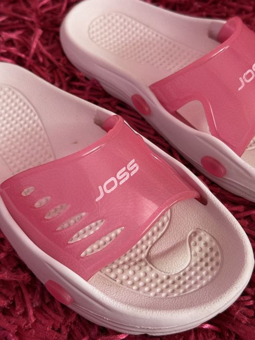 Шльопанці для дівчинки