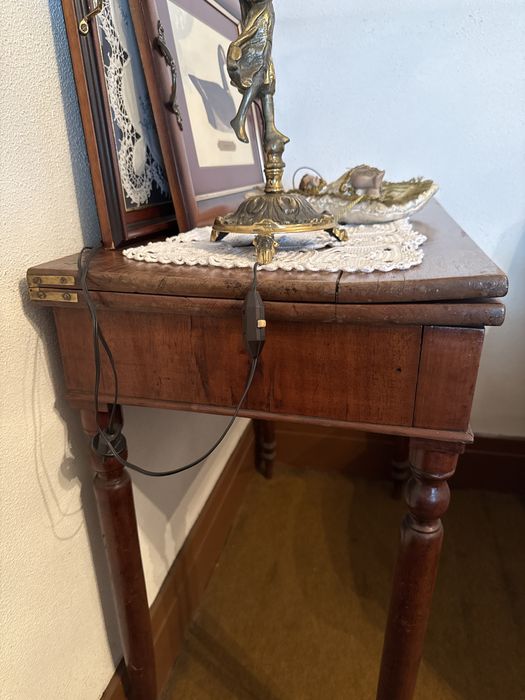 Mesa de madeira dos anos 70 - a mesa abre e dobra de tamanho