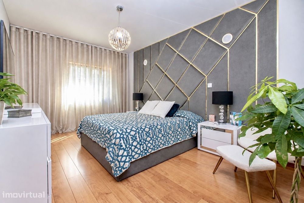 T3 com vista sobre o Jamor, box de 58 m² e condomínio com piscina