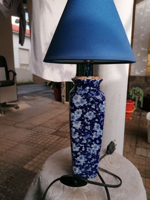 Candeeiro com lâmpada