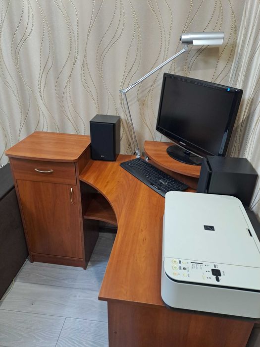 Компьютерный стол угловой