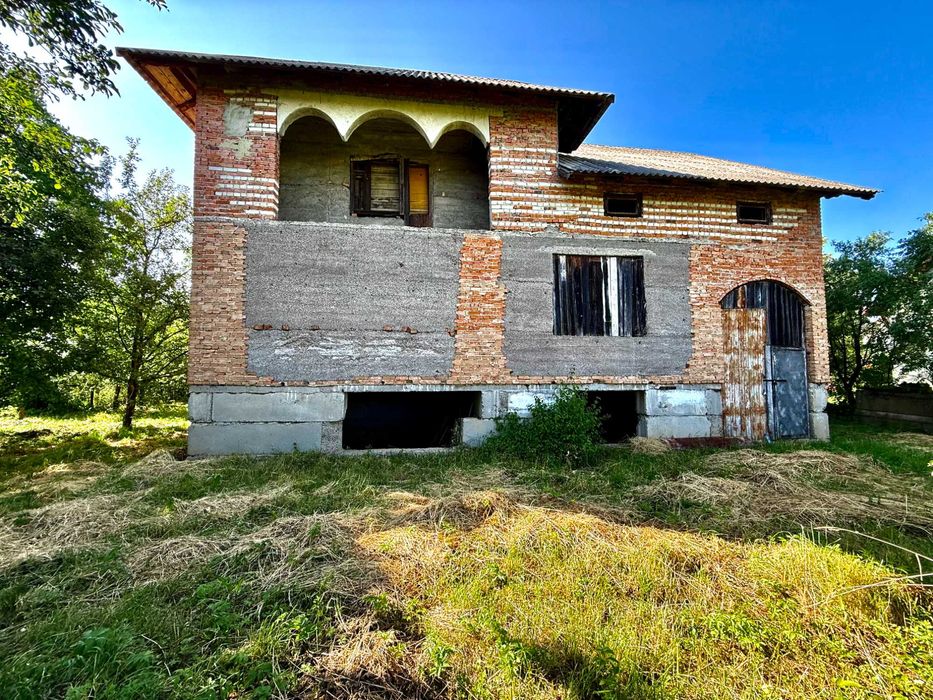 Продається просторий будинок біля м. Стрий!