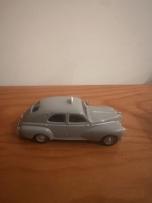 Miniatura peugeot 208 escala 1:43