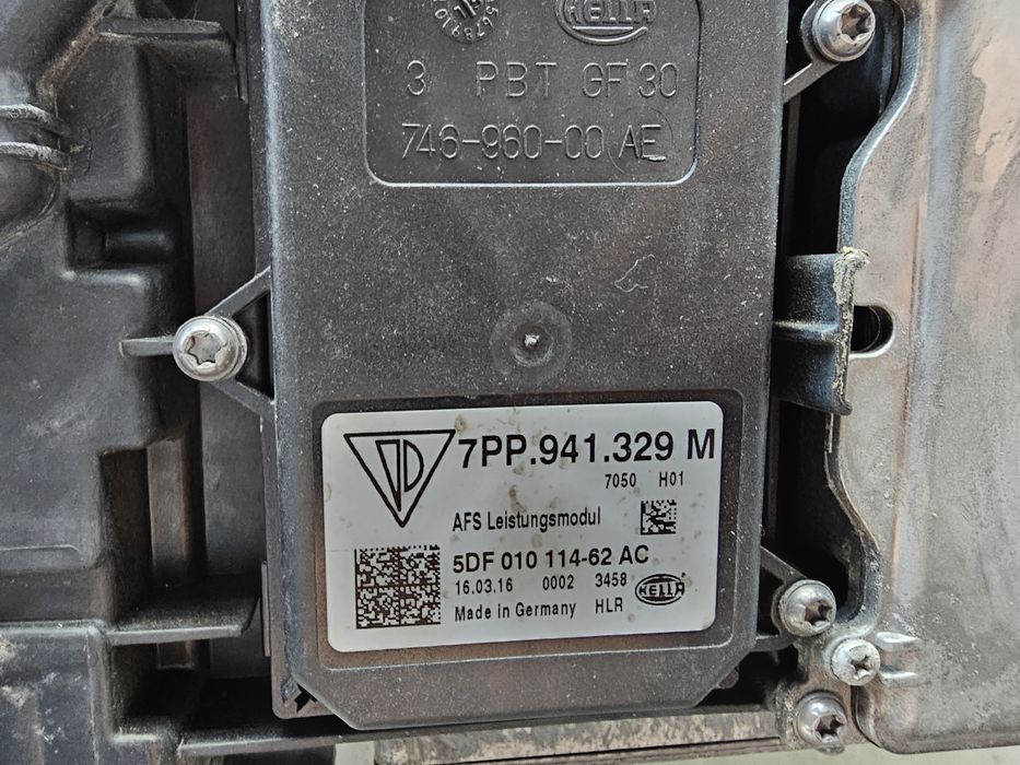 Продається фара Audi Q3 2.0 b Fuled