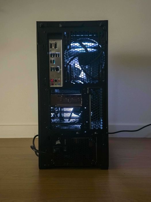 PC Gamer Ryzen 7 7800X3D / RTX 5070 / DDR5 32GB / Praticamente Novo