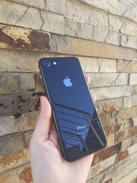 iPhone 8 – 64 GB – Minimal signs of use64752337323267121