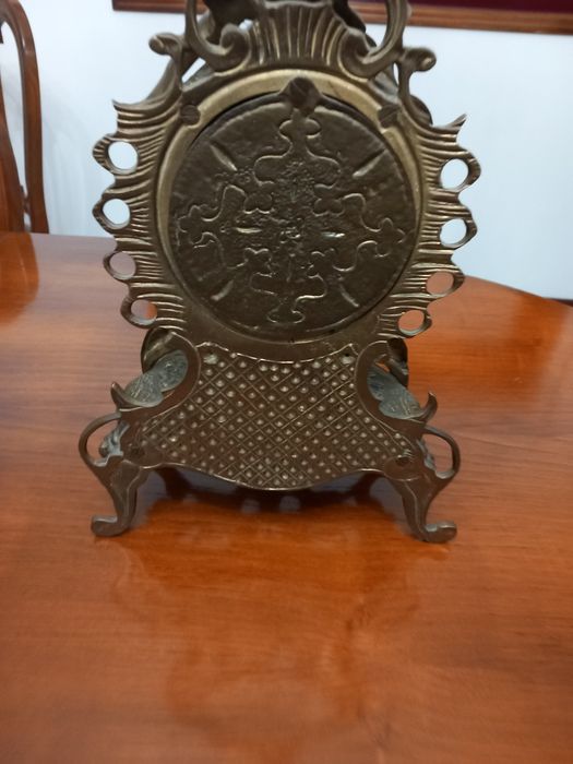 Relógio de mesa muito antigo