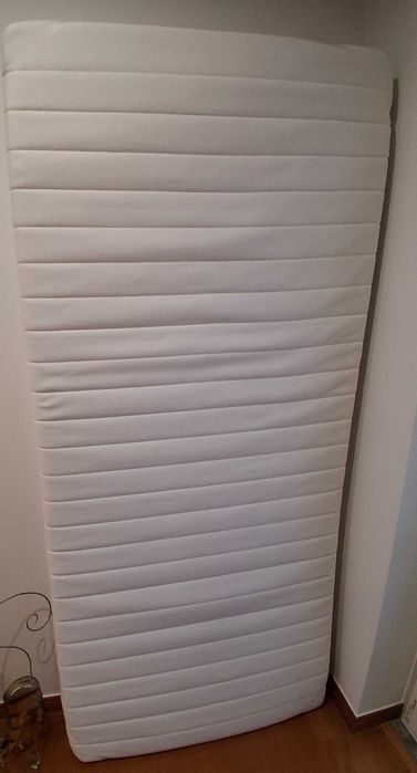 Cama e colchão 90/2.00 bom estado