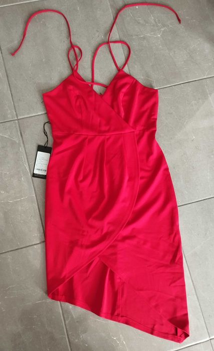 Vestido vermelho assimétrico cruzado novo super elegante