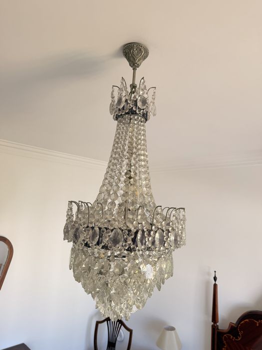 Lustre/Candeeiro em Meio Cristal – Peça Clássica e Imponente