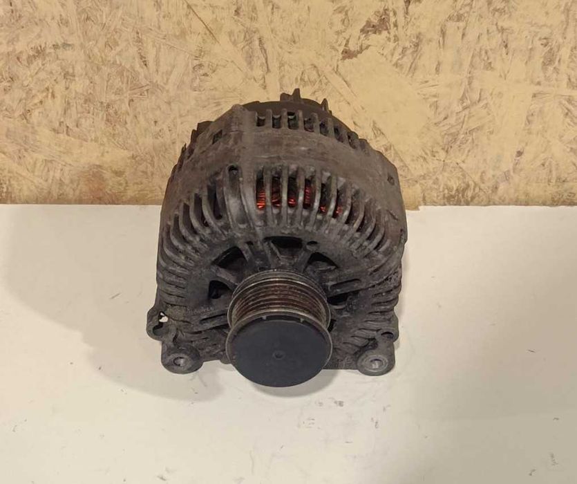 Генератор VW Passat CC B6 B7 Caddy Crafter Golf 5 Touran T5 021903026L