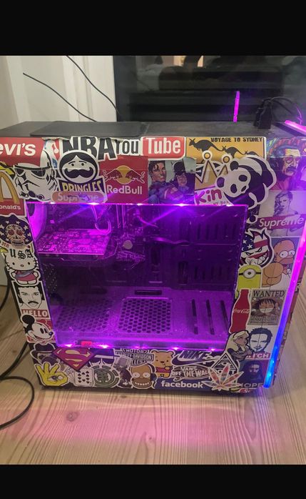 Torre gaming e monitor