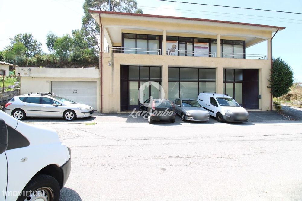 Prédio para comercio e industria com 780m2 em Arnoso Sta Maria