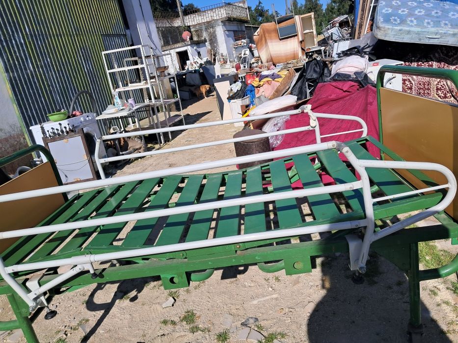 Cama hospitalar articulada manual