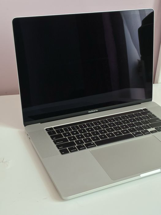 Продам Macbook Pro 16 2019 / i9 / 16GB RAM / 512GB SSD