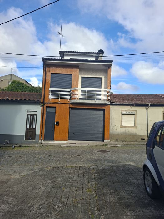 Moradia t2+1 com garagem fechada, perto do cruzamento do amial