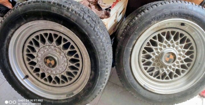 4 ou 5 Jantes iguais BMW BBS Aba Larga 17" + ou -, inclui pneus Michelin