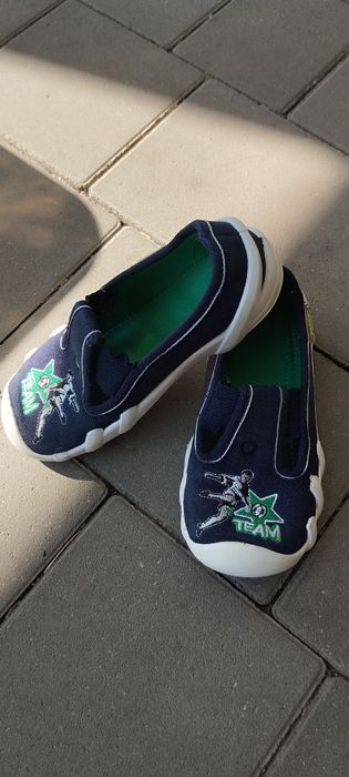 Kapcie w rozmiarze 25