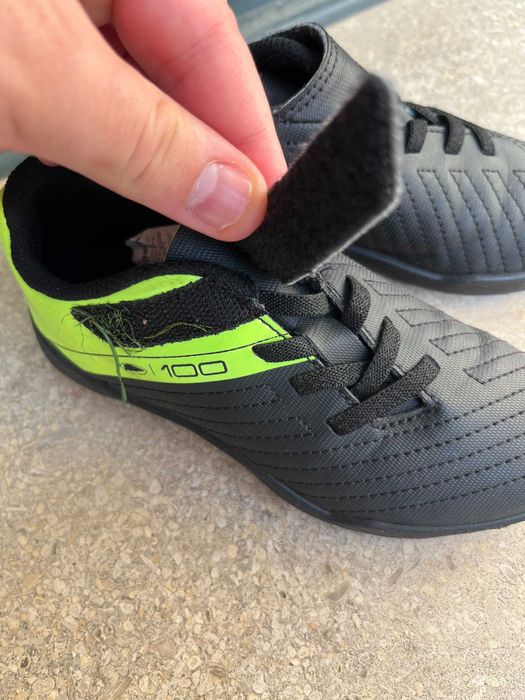 Chuteiras de Futebol p/Criança KIPSTA - Tam 28 - Como novas