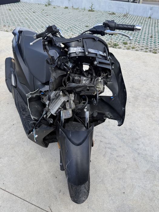 Vendo pcx 2024 acidentada 14mil km