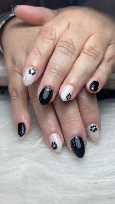 Unhas de gel  e verniz gel