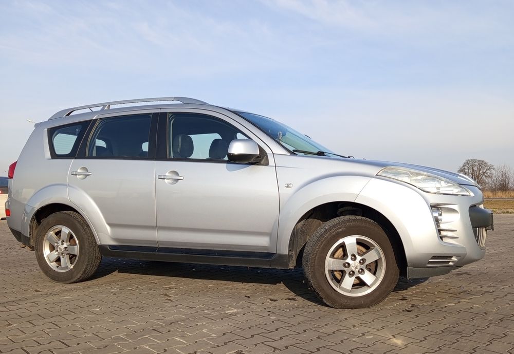 SUV Peugeot 4007 4×4  2.2 HDI