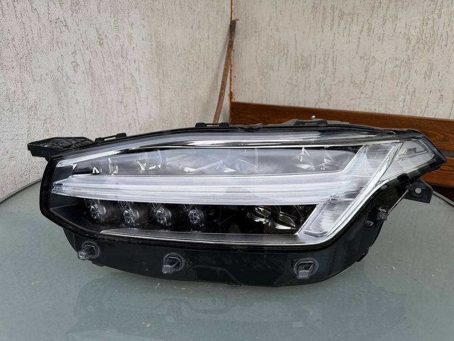 Lampa lewy przód Volvo xc90 Mid Led