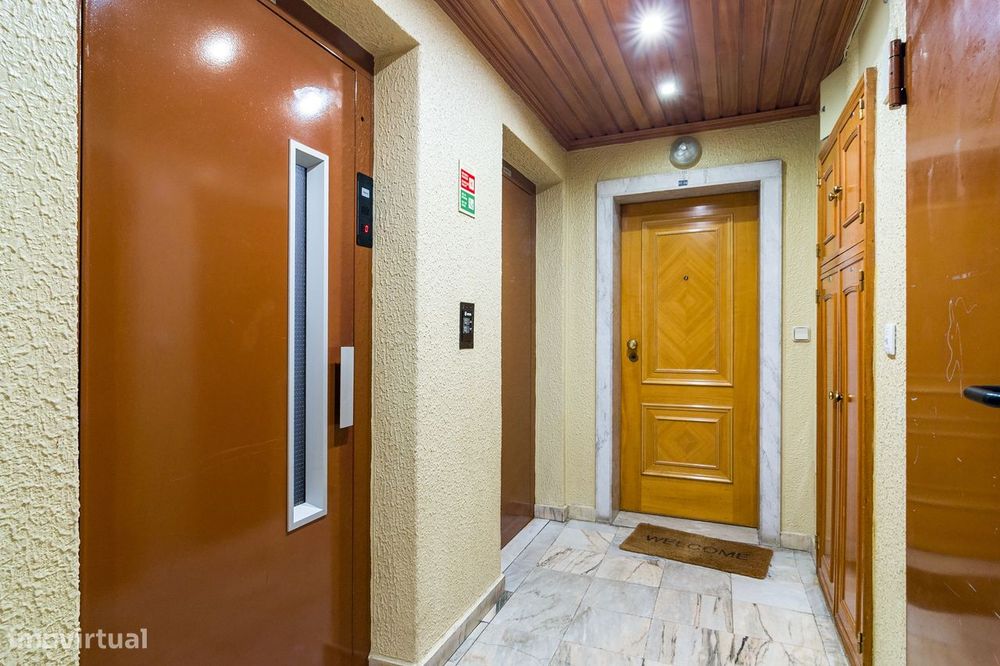 Apartamento T3 em Massamá Norte com terraço
