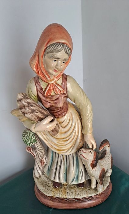 Boneca em porcelana antiga com 34cm