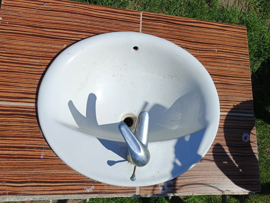 Umywalka Roca wpuszczana w szafkę