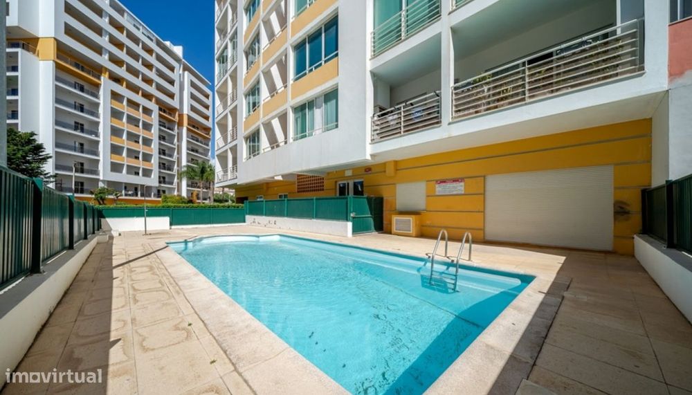 Apartamento T2 com piscina para venda em Portimão, Algarve — Portimão, Faro