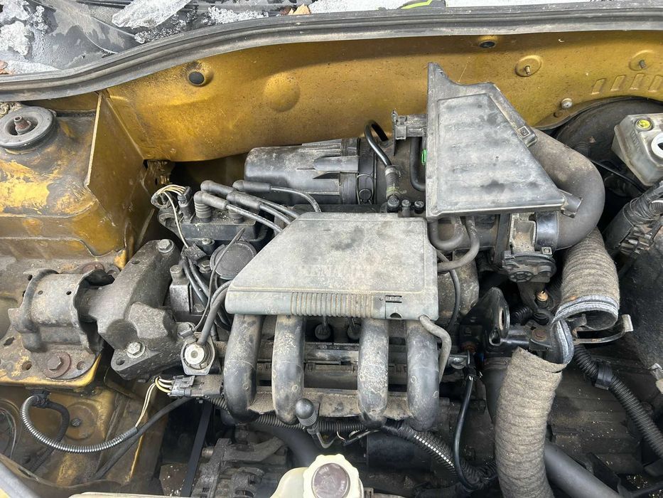 Renault Clio 2 1.2 8v kolor mv302 CZĘŚCI