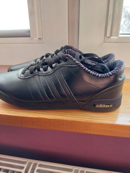Damskie oryginale sportowe Adidas
